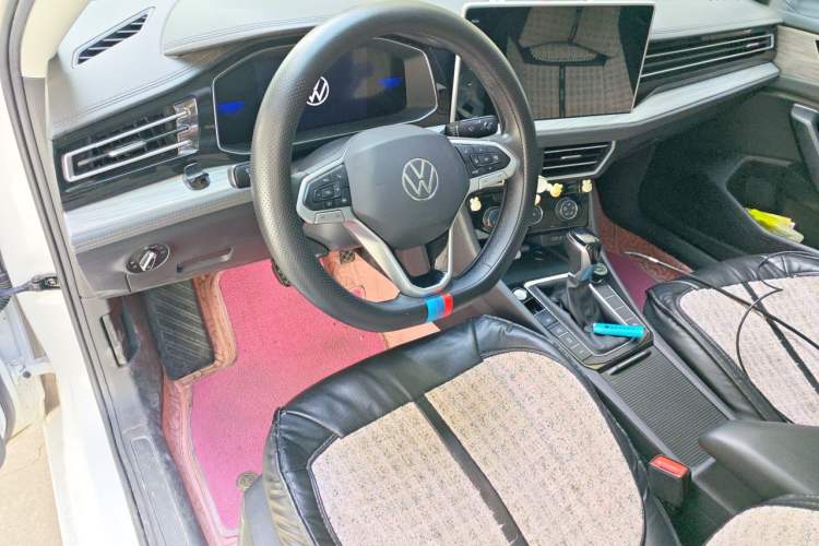 Used Volkswagen Sagitar 2023 300TSI DSG Excellence Edition Center Console