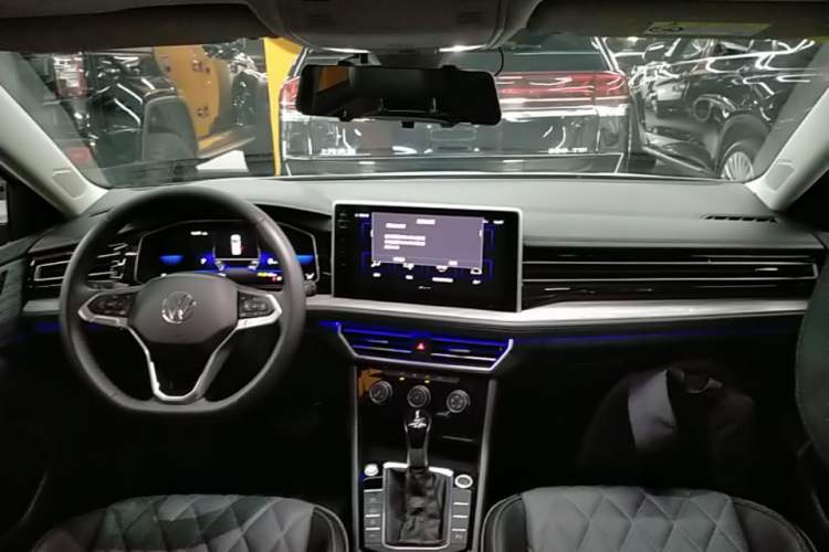 Used Volkswagen Sagitar 2023 300TSI DSG Excellence Edition Center Console