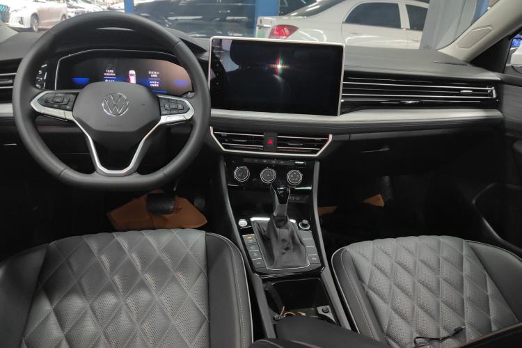 Used Volkswagen Sagitar 2023 300TSI DSG Excellence Edition Center Console