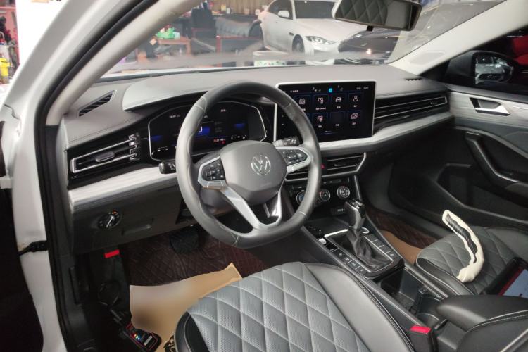 Used Volkswagen Sagitar 2023 300TSI DSG Excellence Edition Center Console