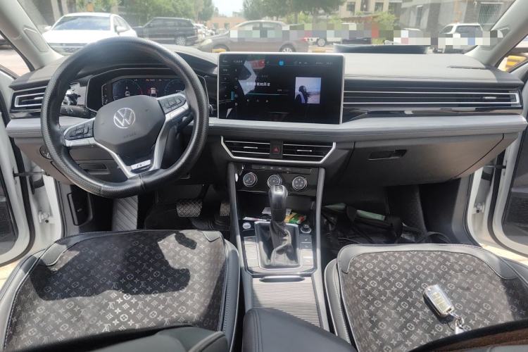 Used Volkswagen Sagitar 2023 300TSI DSG Excellence Edition Center Console