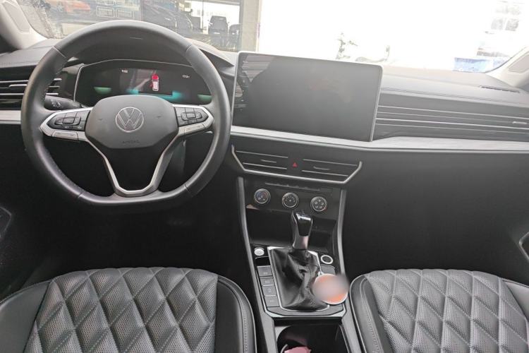Used Volkswagen Sagitar 2023 300TSI DSG Excellence Edition Center Console