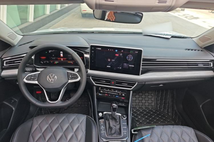 Used Volkswagen Sagitar 2023 200TSI DSG Excellence Edition Center Console