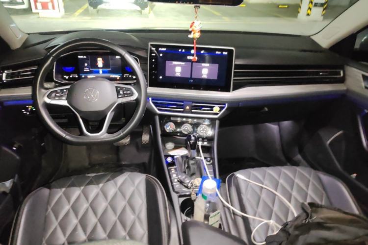 Used Volkswagen Sagitar 2023 300TSI DSG Excellence Edition Center Console