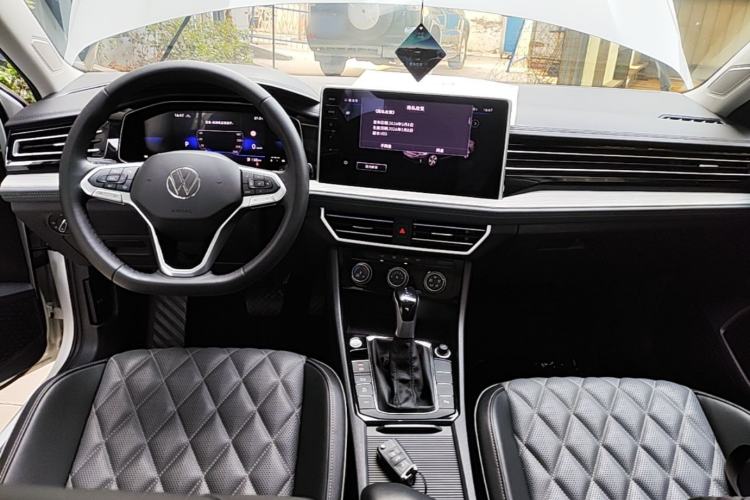 Used Volkswagen Sagitar 2023 300TSI DSG Excellence Edition Center Console