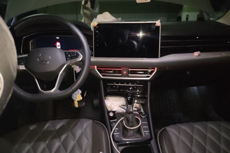 Used Volkswagen Sagitar 2023 300TSI DSG Excellence Edition Center Console