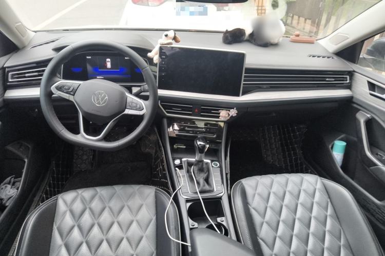 Used Volkswagen Sagitar 2023 200TSI DSG Excellence Edition Center Console