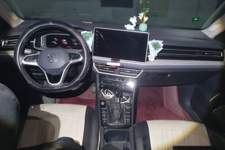 Used Volkswagen Sagitar 2023 300TSI DSG Excellence Edition Center Console