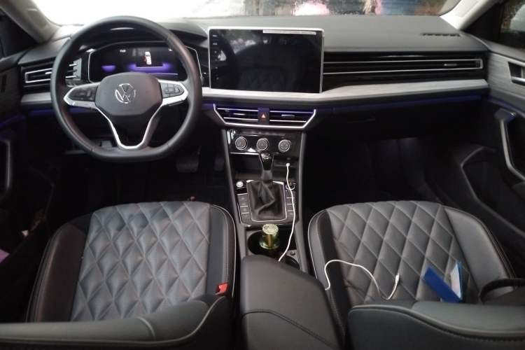 Used Volkswagen Sagitar 2023 300TSI DSG Excellence Edition Center Console