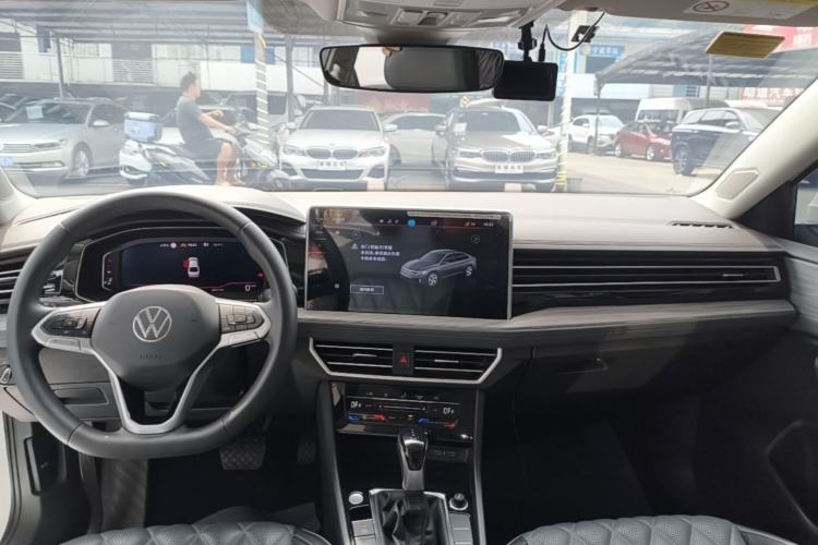 Used Volkswagen Sagitar 2023 300TSI DSG Excellence Edition Center Console