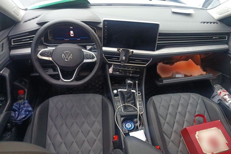 Used Volkswagen Sagitar 2023 300TSI DSG Excellence Edition Center Console
