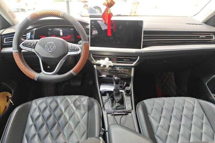 Used Volkswagen Sagitar 2023 280TSI DSG Excellence Edition Center Console