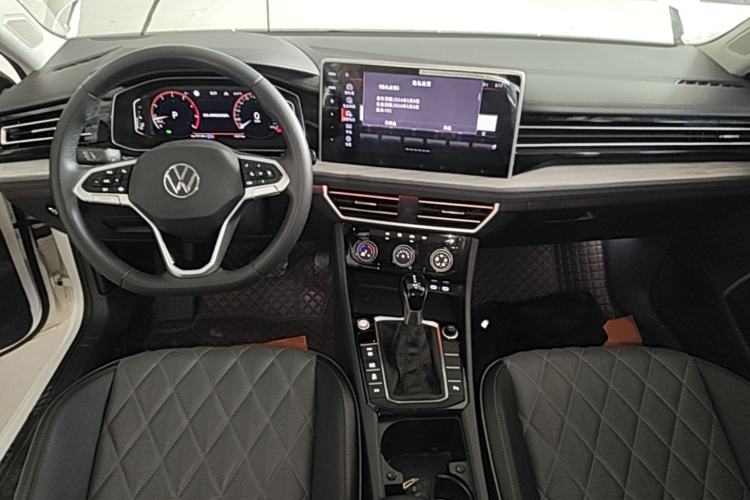 Used Volkswagen Sagitar 2023 300TSI DSG Excellence Edition Center Console