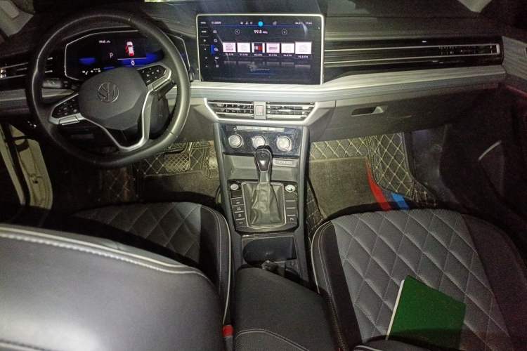 Used Volkswagen Sagitar 2023 280TSI DSG Beyond Lite Edition Center Console