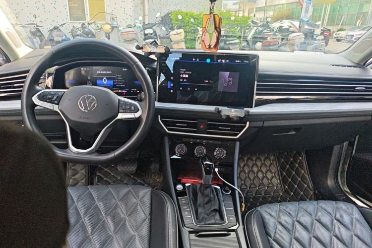 Used Volkswagen Sagitar 2023 300TSI DSG Excellence Edition Center Console
