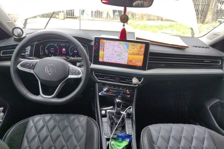 Used Volkswagen Sagitar 2023 300TSI DSG Excellence Edition Center Console