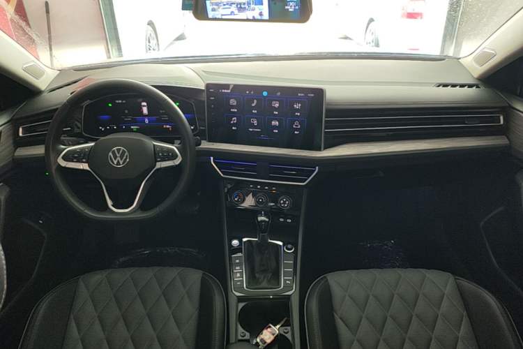 Used Volkswagen Sagitar 2023 280TSI DSG Beyond Lite Edition Center Console