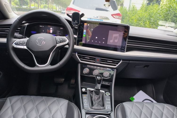 Used Volkswagen Sagitar 2023 300TSI DSG Excellence Edition Center Console