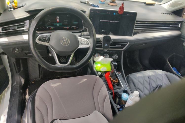 Used Volkswagen Sagitar 2023 300TSI DSG Excellence Edition Center Console