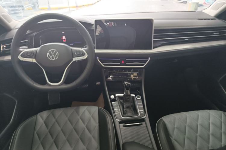 Used Volkswagen Sagitar 2023 280TSI DSG Excellence Edition Center Console