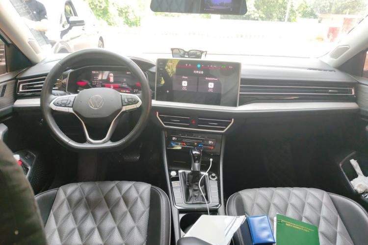 Used Volkswagen Sagitar 2023 280TSI DSG Excellence Edition Center Console