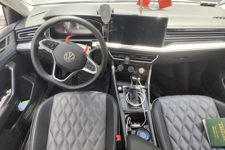 Used Volkswagen Sagitar 2023 300TSI DSG Excellence Edition Center Console