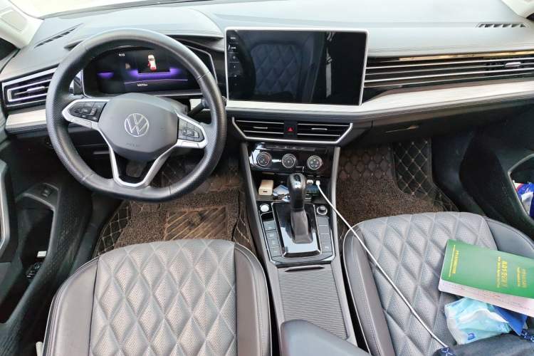 Used Volkswagen Sagitar 2023 300TSI DSG Excellence Edition Center Console