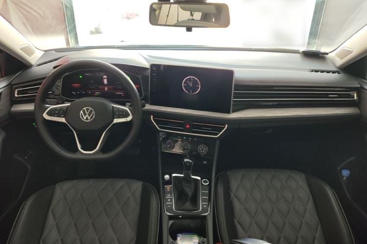 Used Volkswagen Sagitar 2023 300TSI DSG Excellence Edition Center Console