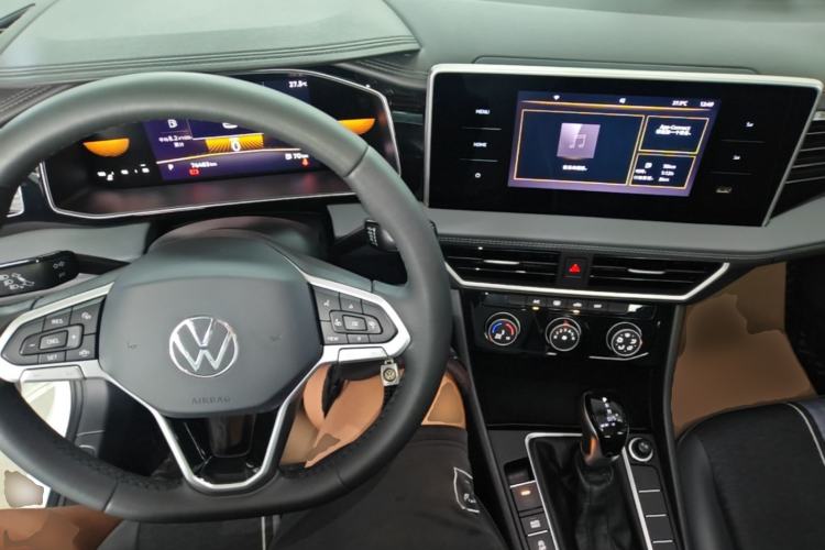 Used Volkswagen Sagitar 2023 300TSI DSG Flyover Edition Center Console