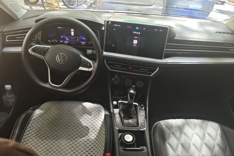 Used Volkswagen Sagitar 2023 300TSI DSG Excellence Edition Center Console