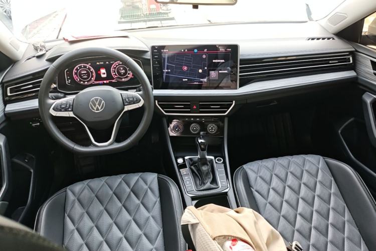 Used Volkswagen Sagitar 2023 300TSI DSG Excellence Edition Center Console