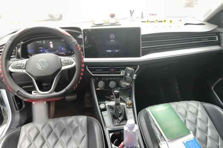 Used Volkswagen Sagitar 2023 300TSI DSG Excellence Edition Center Console