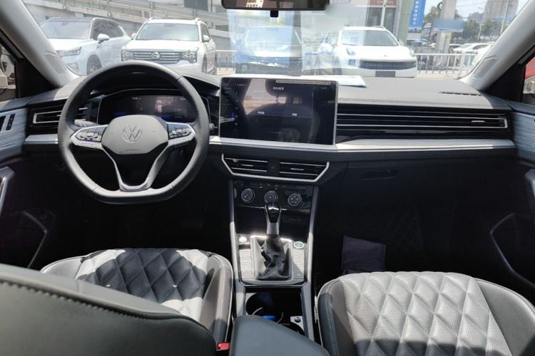 Used Volkswagen Sagitar 2023 300TSI DSG Excellence Edition Center Console