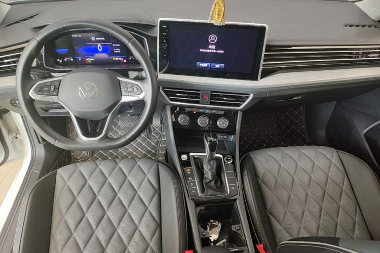 Used Volkswagen Sagitar 2023 300TSI DSG Excellence Edition Center Console