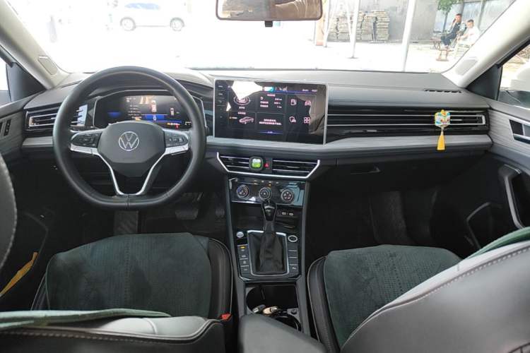 Used Volkswagen Sagitar 2023 300TSI DSG Excellence Edition Center Console