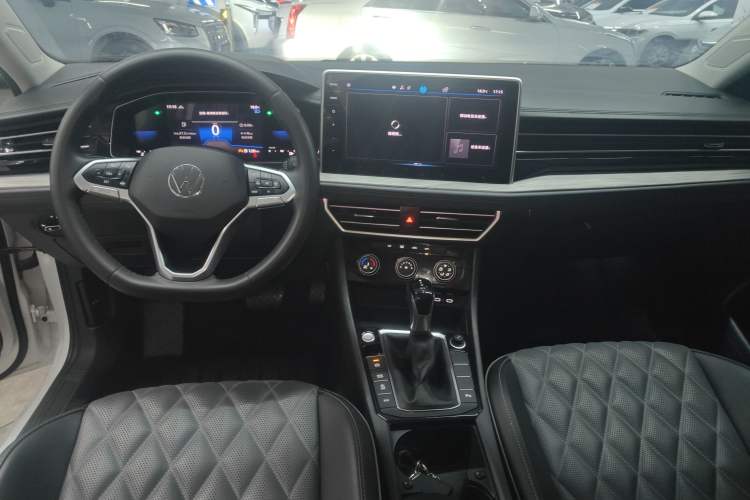 Used Volkswagen Sagitar 2023 300TSI DSG Excellence Edition Center Console