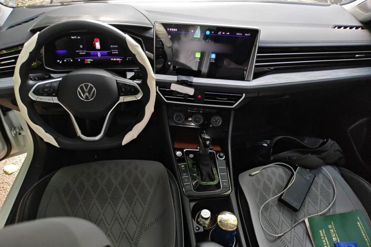 Used Volkswagen Sagitar 2023 300TSI DSG Excellence Edition Center Console