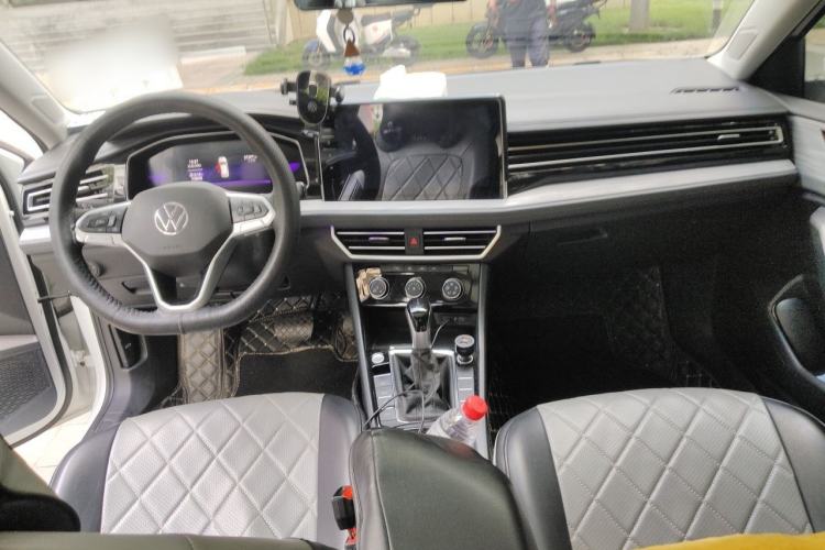 Used Volkswagen Sagitar 2023 300TSI DSG Excellence Edition Center Console