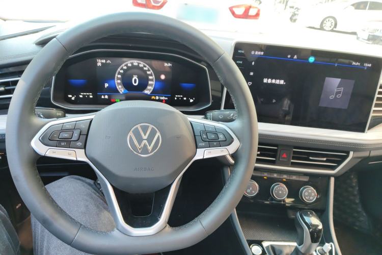 Used Volkswagen Sagitar 2023 300TSI DSG Excellence Edition Center Console