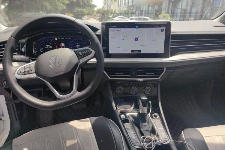 Used Volkswagen Sagitar 2023 300TSI DSG Excellence Edition Center Console