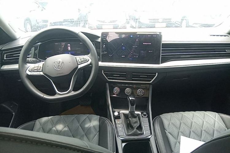Used Volkswagen Sagitar 2023 300TSI DSG Excellence Edition Center Console