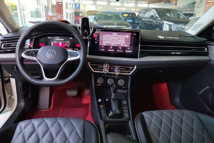 Used Volkswagen Sagitar 2023 300TSI DSG Excellence Edition Center Console