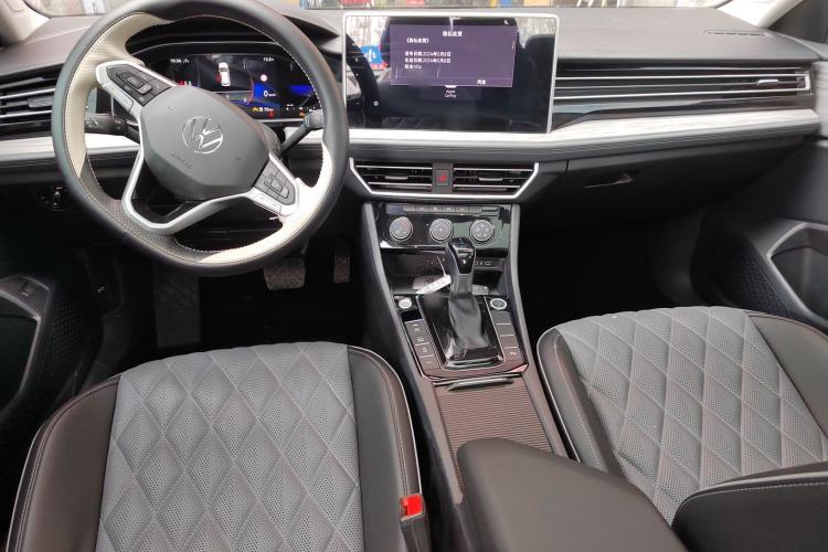 Used Volkswagen Sagitar 2023 300TSI DSG Excellence Edition Center Console