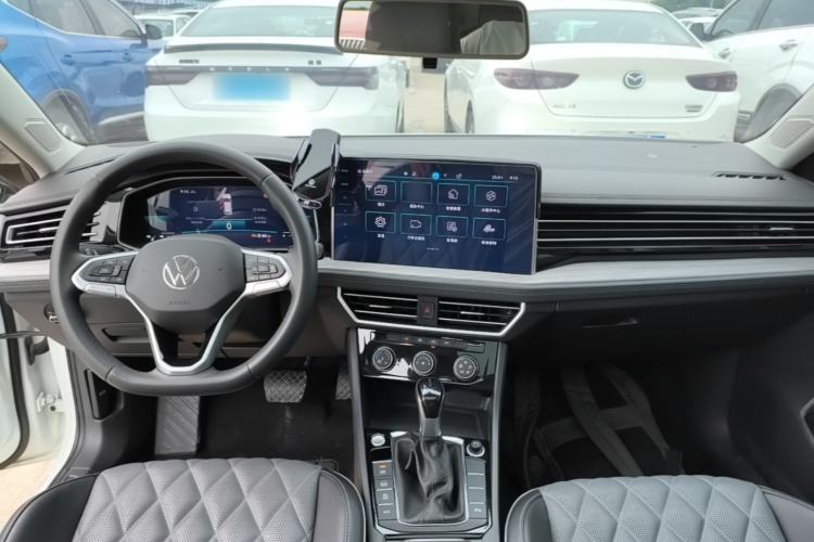 Used Volkswagen Sagitar 2023 300TSI DSG Excellence Edition Center Console