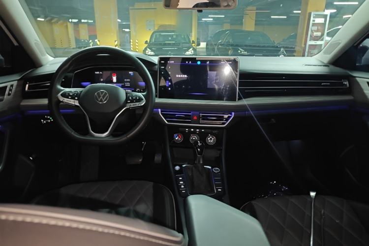 Used Volkswagen Sagitar 2023 300TSI DSG Excellence Edition Center Console