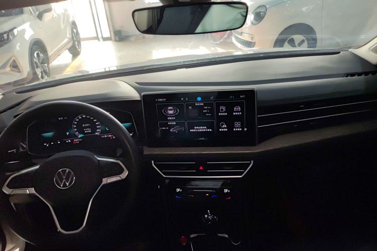 Used Volkswagen Sagitar 2023 200TSI DSG Excellence Edition Center Console