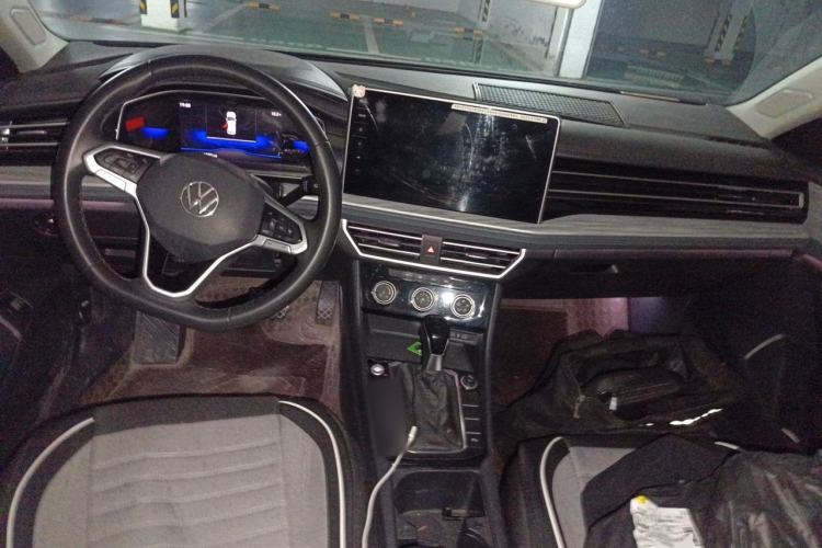 Used Volkswagen Sagitar 2023 300TSI DSG Excellence Edition Center Console