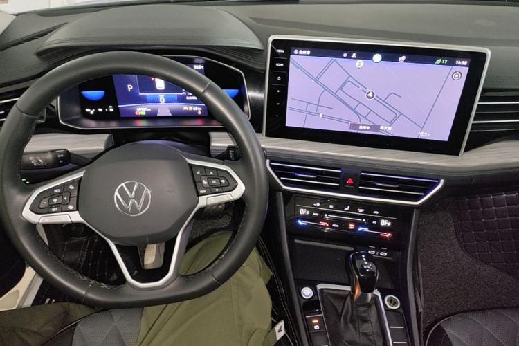 Used Volkswagen Sagitar 2023 280TSI DSG Excellence Edition Center Console