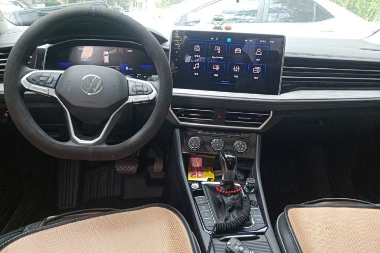 Used Volkswagen Sagitar 2023 300TSI DSG Excellence Edition Center Console