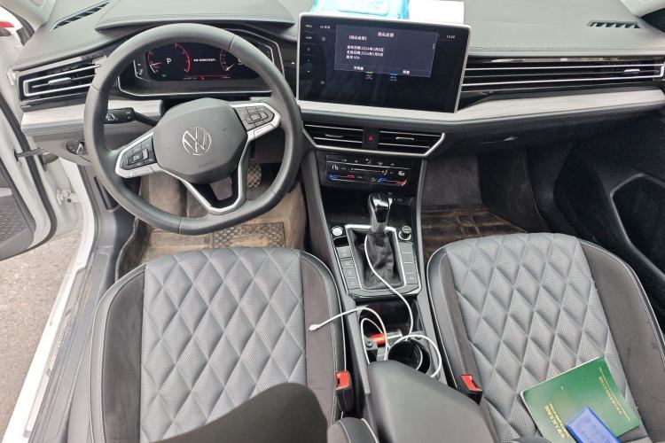 Used Volkswagen Sagitar 2023 300TSI DSG Excellence Edition Center Console